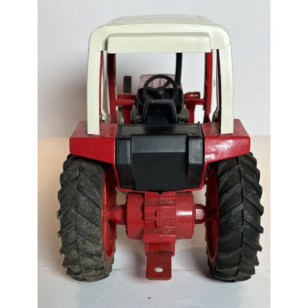 Ertl International 1586 w/loader 1/16 Die-cast Farm Tractor W/Pull Behind Wagon